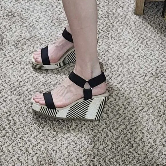 Anne Klein black and cream wedge sandals, like new, so cute sz 7.5 - Picture 3 of 5